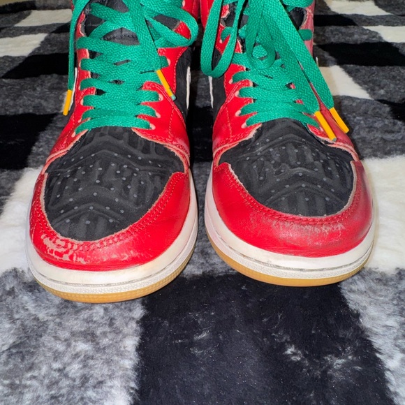 Nike Air Jordon 1 Mid SE Christmas Sneaker In Black, Fire Red & White Sz 8 - Picture 7 of 12